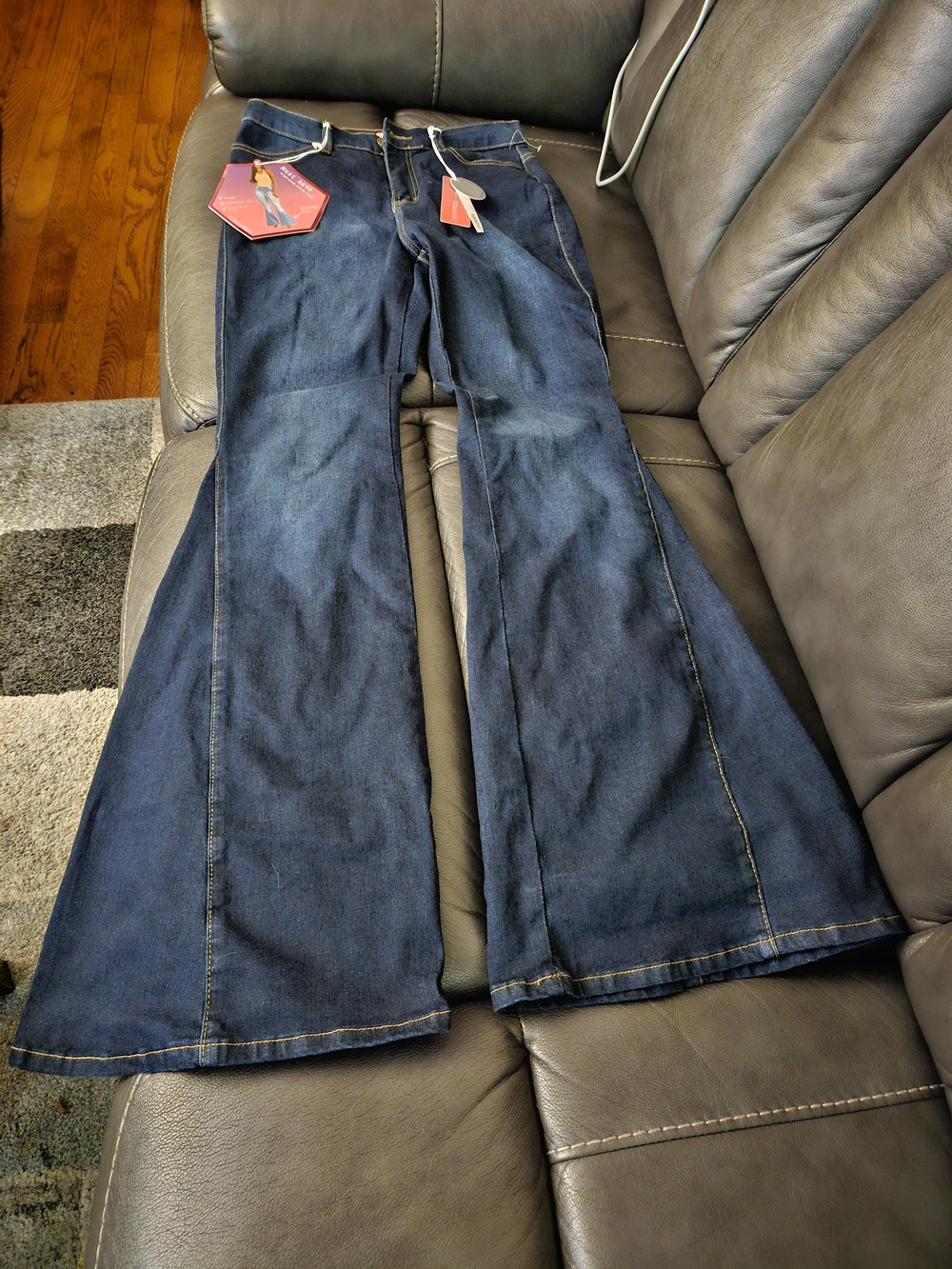 Dark Blue Flare Jeans – High-Rise Wide Leg